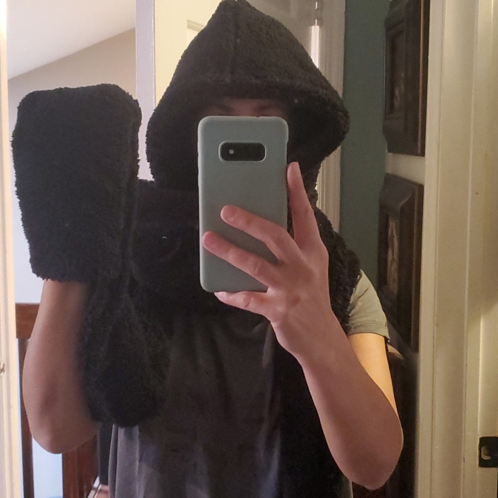 Hoodie/scarf and gloves